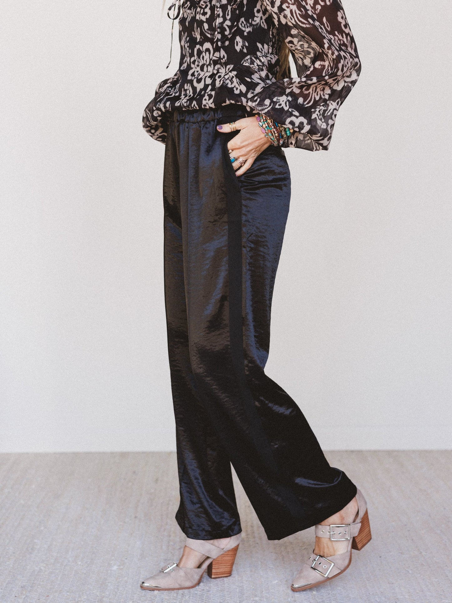 Feeling Sleek Satin Pants - Black
