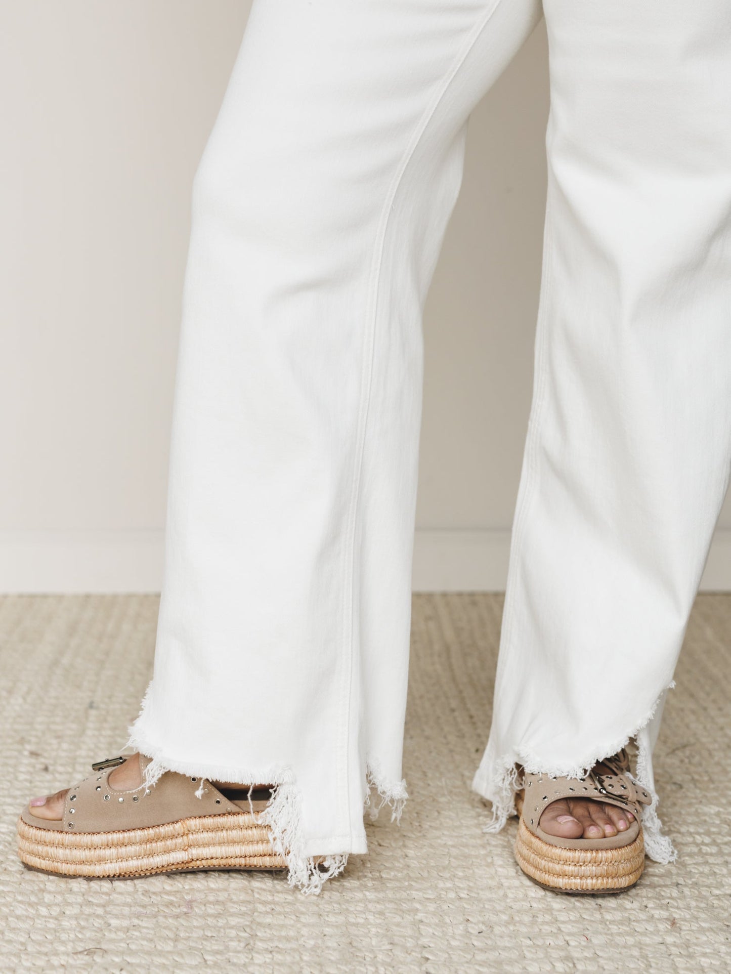 Aero Distressed Jeans - White