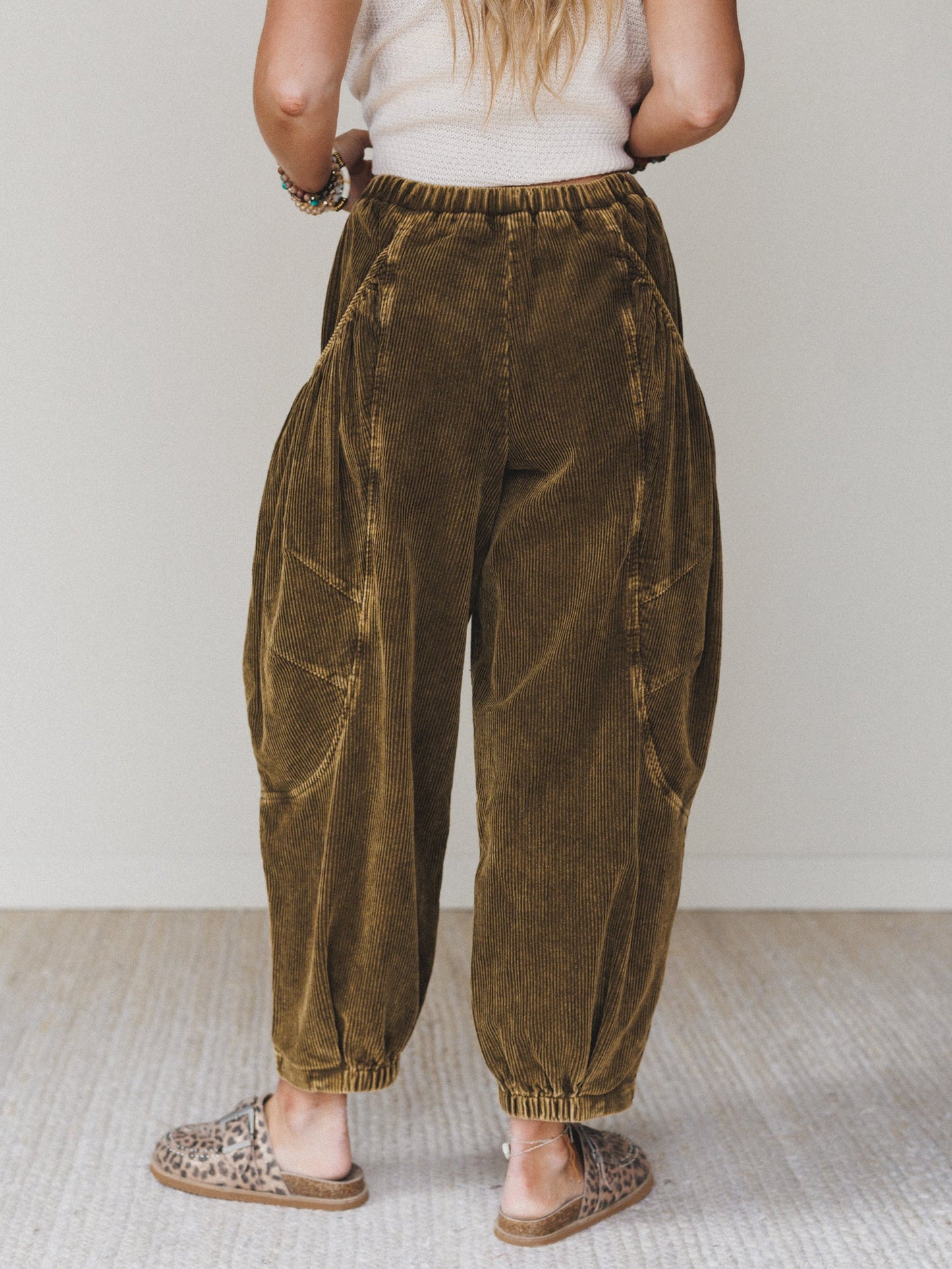 The Nest Nora Gathered Barrel Corduroy Pant - Olive