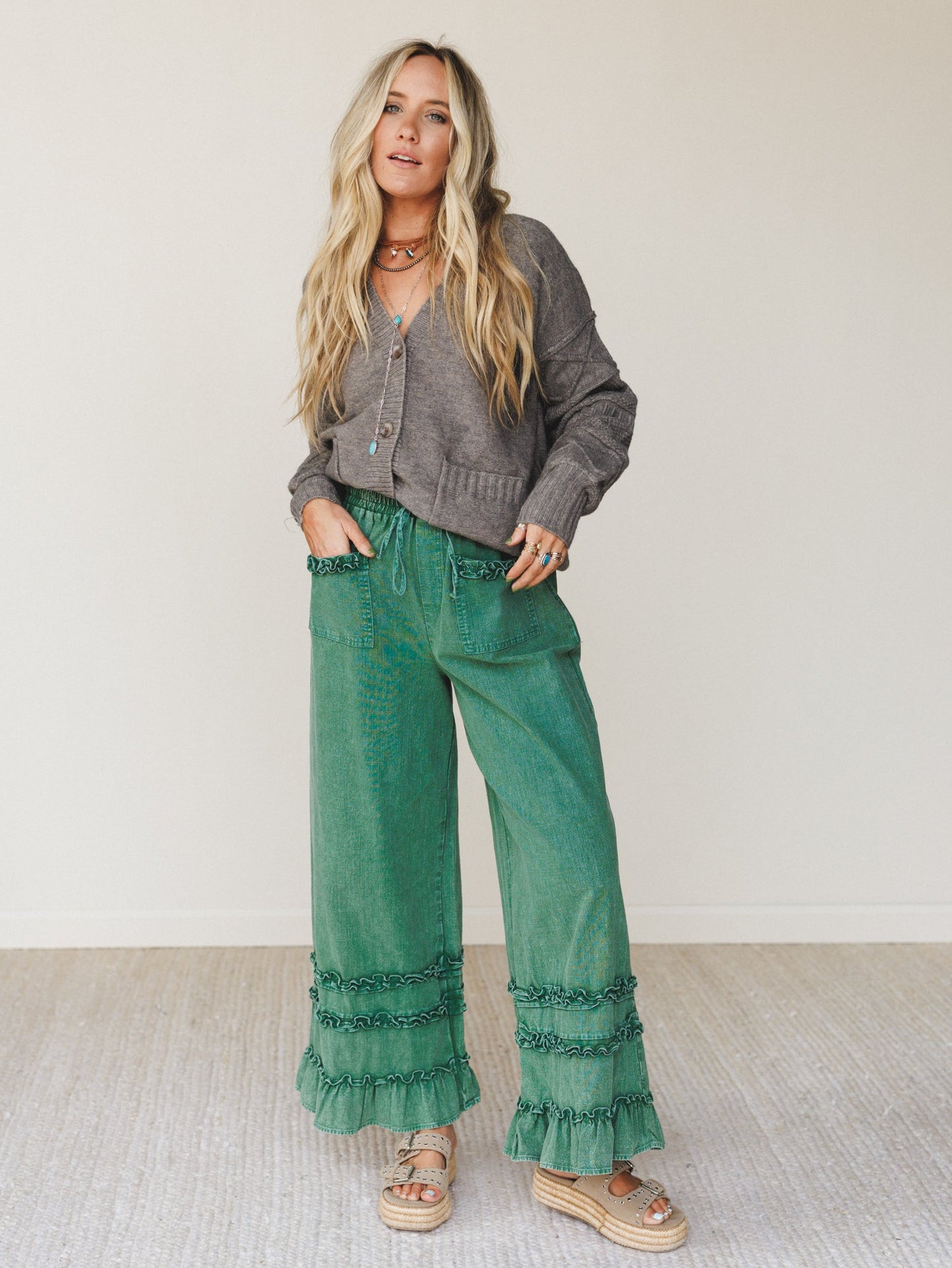 Chase The Horizon Ruffle Pants - Green